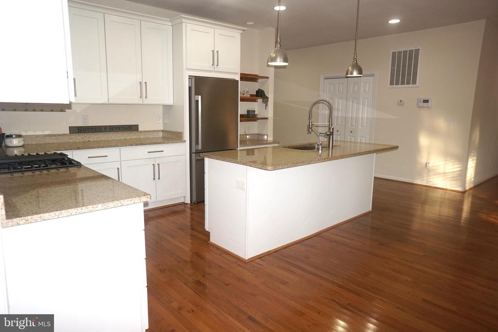303 STRATFORD CIR, LOCUST GROVE, Virginia 22508, 3 Bedrooms Bedrooms, ,2 BathroomsBathrooms,Residential,LAKE OF THE WOODS ASSOC,303 STRATFORD CIR,VAOR2010196 MLS # VAOR2010196