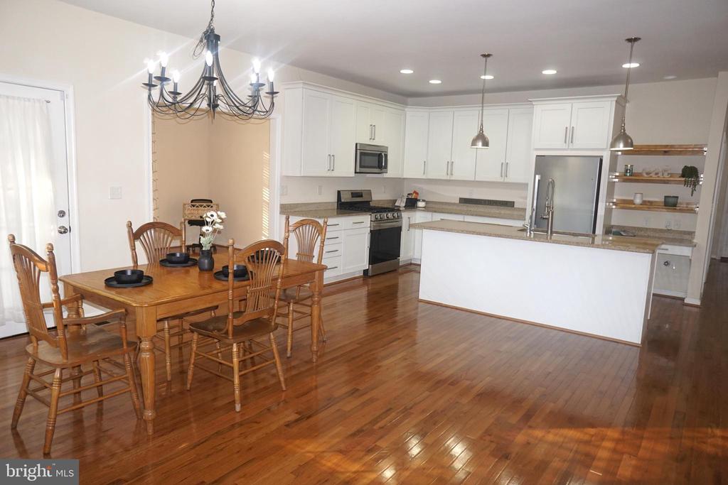 303 STRATFORD CIR, LOCUST GROVE, Virginia 22508, 3 Bedrooms Bedrooms, ,2 BathroomsBathrooms,Residential,LAKE OF THE WOODS ASSOC,303 STRATFORD CIR,VAOR2010196 MLS # VAOR2010196