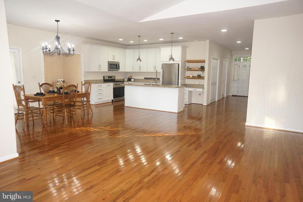 303 STRATFORD CIR, LOCUST GROVE, Virginia 22508, 3 Bedrooms Bedrooms, ,2 BathroomsBathrooms,Residential,LAKE OF THE WOODS ASSOC,303 STRATFORD CIR,VAOR2010196 MLS # VAOR2010196