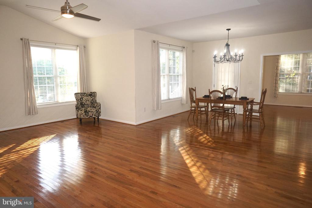 303 STRATFORD CIR, LOCUST GROVE, Virginia 22508, 3 Bedrooms Bedrooms, ,2 BathroomsBathrooms,Residential,LAKE OF THE WOODS ASSOC,303 STRATFORD CIR,VAOR2010196 MLS # VAOR2010196