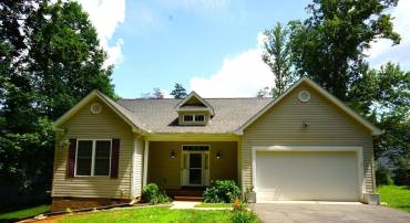 303 STRATFORD CIR, LOCUST GROVE, Virginia 22508, 3 Bedrooms Bedrooms, ,2 BathroomsBathrooms,Residential,LAKE OF THE WOODS ASSOC,303 STRATFORD CIR,VAOR2010196 MLS # VAOR2010196