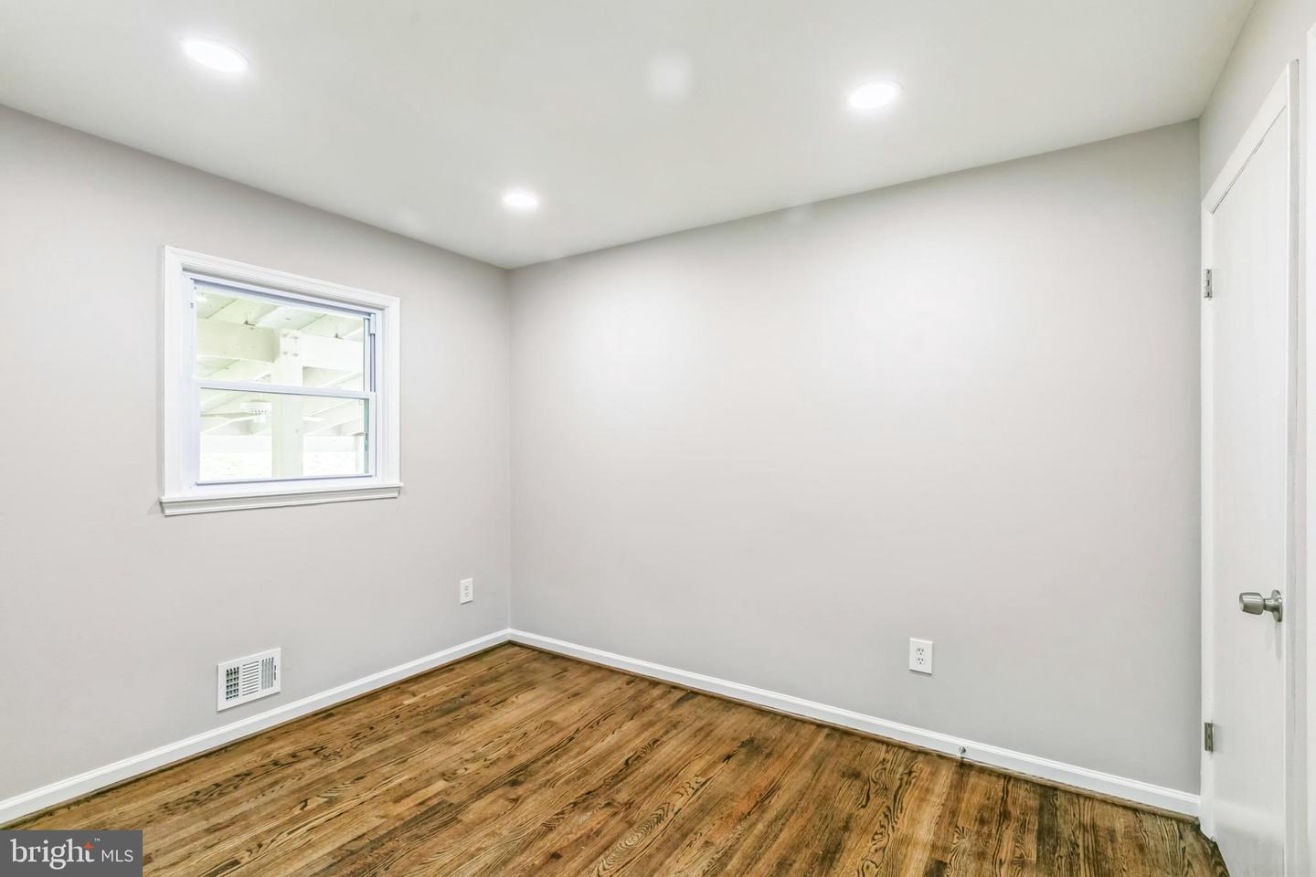 8902 SYLVANIA ST, LORTON, Virginia 22079, 4 Bedrooms Bedrooms, ,2 BathroomsBathrooms,Residential,For sale,8902 SYLVANIA ST,VAFX2234794 MLS # VAFX2234794