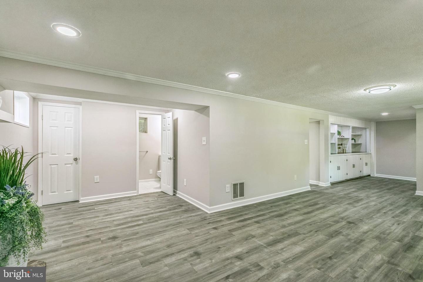 8902 SYLVANIA ST, LORTON, Virginia 22079, 4 Bedrooms Bedrooms, ,2 BathroomsBathrooms,Residential,For sale,8902 SYLVANIA ST,VAFX2234794 MLS # VAFX2234794