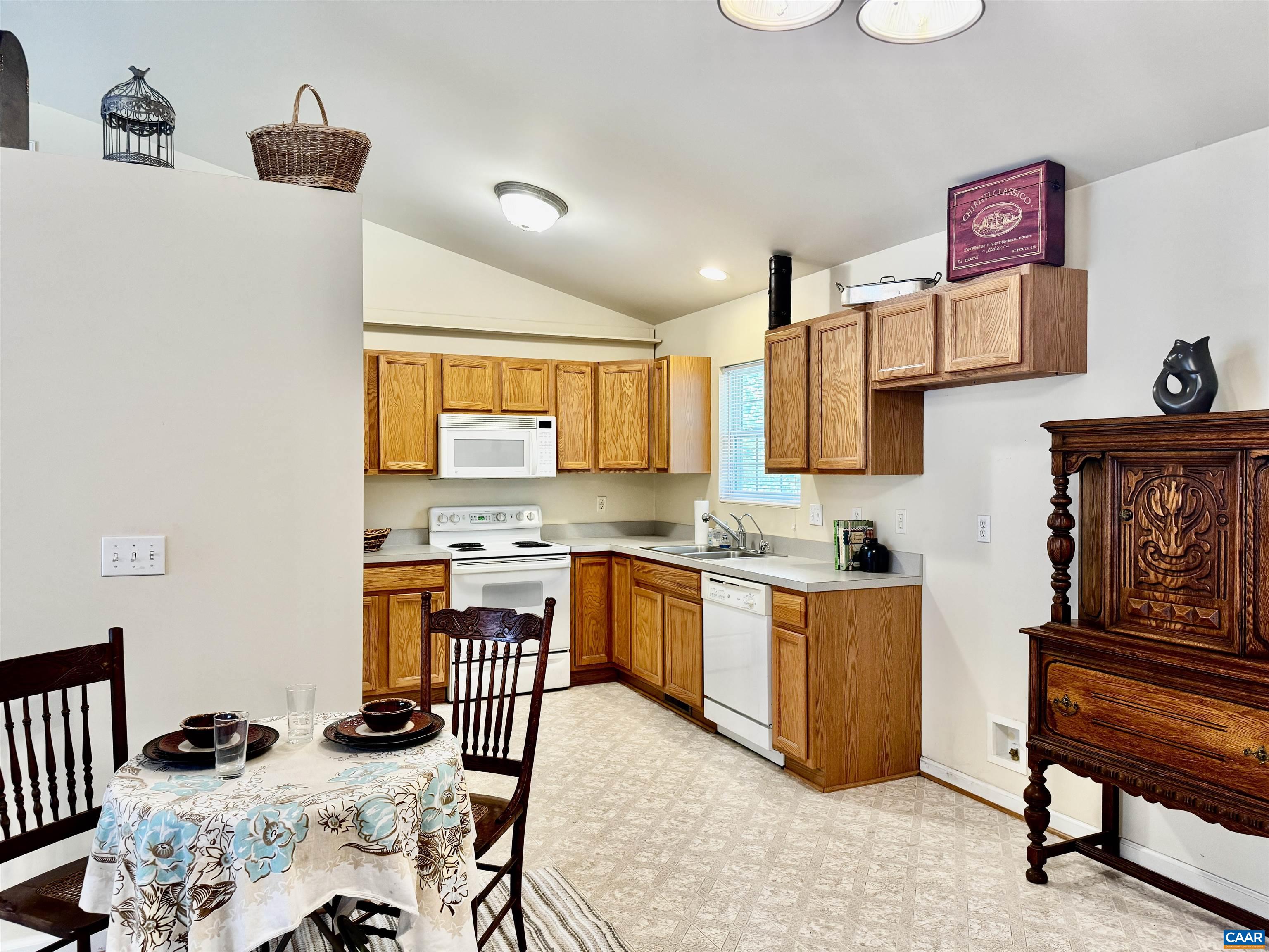 10 LOBLOLLY RD, PALMYRA, Virginia 22963, 3 Bedrooms Bedrooms, ,2 BathroomsBathrooms,Residential,PALMYRA, LAKE MONTICELLO,10 LOBLOLLY RD,666330 MLS # 666330