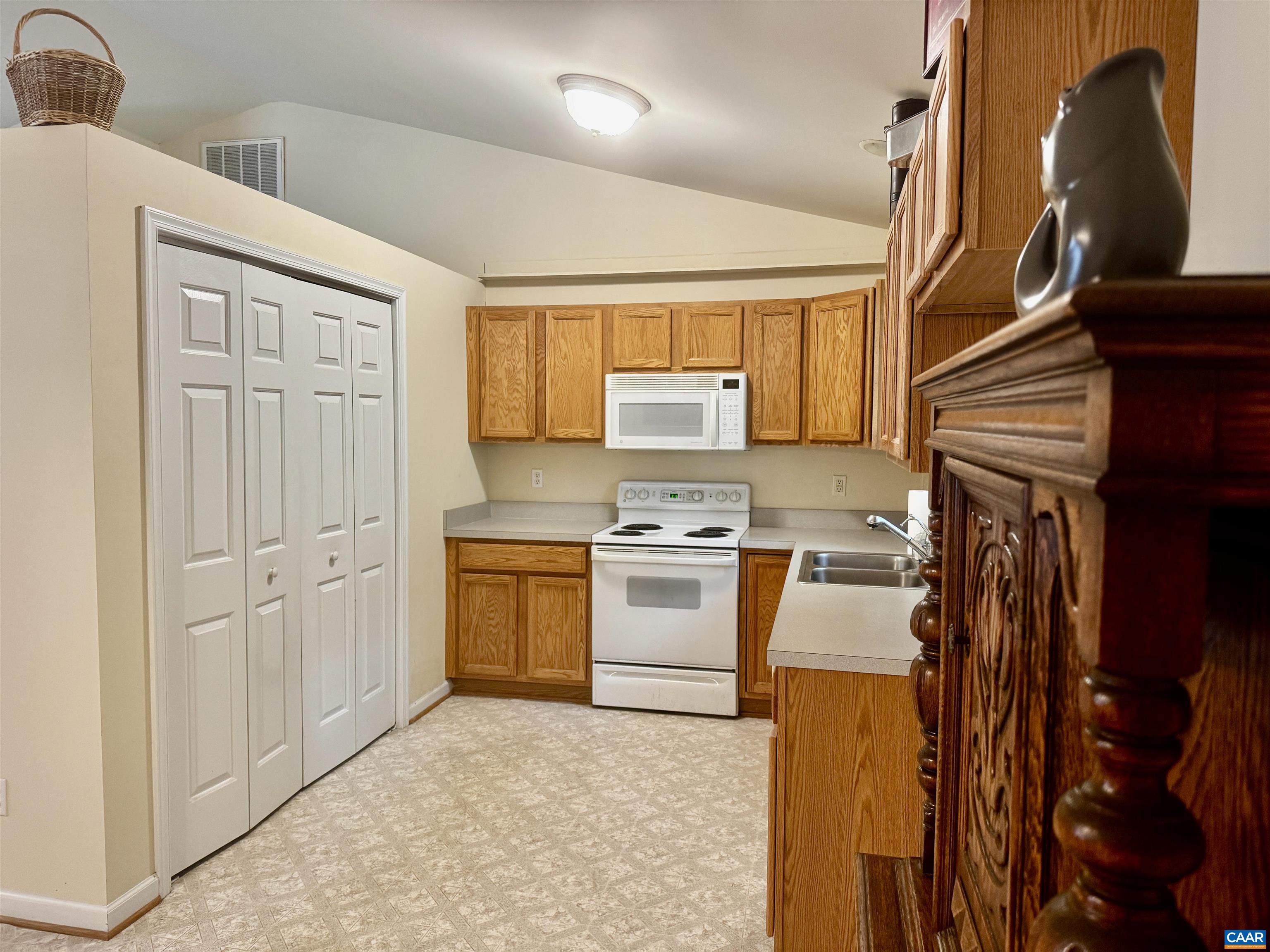 10 LOBLOLLY RD, PALMYRA, Virginia 22963, 3 Bedrooms Bedrooms, ,2 BathroomsBathrooms,Residential,PALMYRA, LAKE MONTICELLO,10 LOBLOLLY RD,666330 MLS # 666330