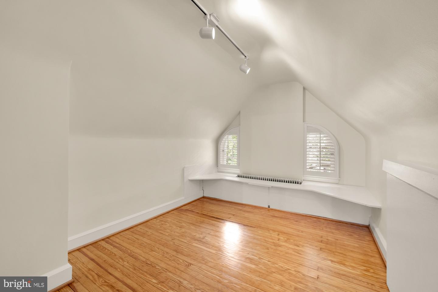 3931 MASSACHUSETTS AVE NW, WASHINGTON, District Of Columbia 20016, 4 Bedrooms Bedrooms, ,2 BathroomsBathrooms,Residential,For sale,3931 MASSACHUSETTS AVE NW,DCDC2201766 MLS # DCDC2201766