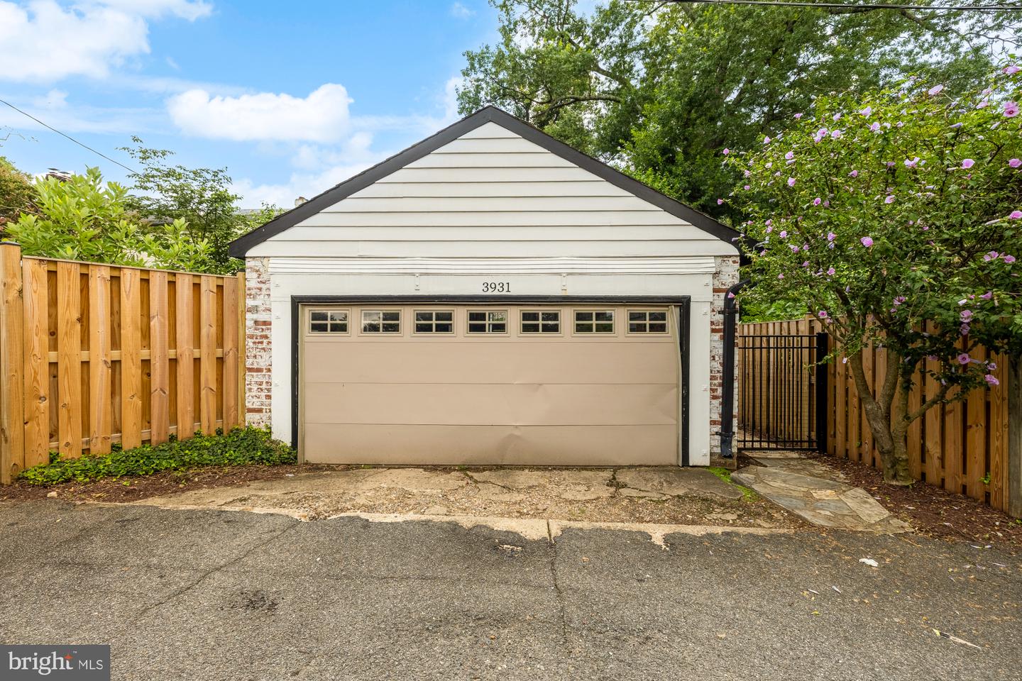 3931 MASSACHUSETTS AVE NW, WASHINGTON, District Of Columbia 20016, 4 Bedrooms Bedrooms, ,2 BathroomsBathrooms,Residential,For sale,3931 MASSACHUSETTS AVE NW,DCDC2201766 MLS # DCDC2201766
