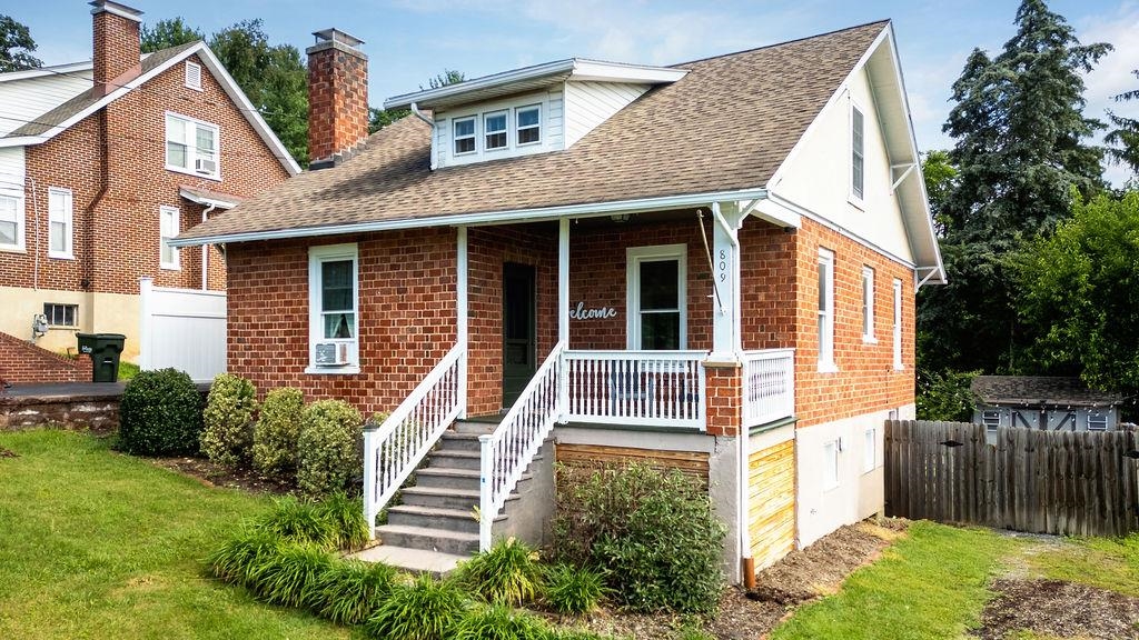 809 PARKVIEW AVE, STAUNTON, Virginia 24401, 3 Bedrooms Bedrooms, ,2 BathroomsBathrooms,Residential,809 PARKVIEW AVE,666790 MLS # 666790