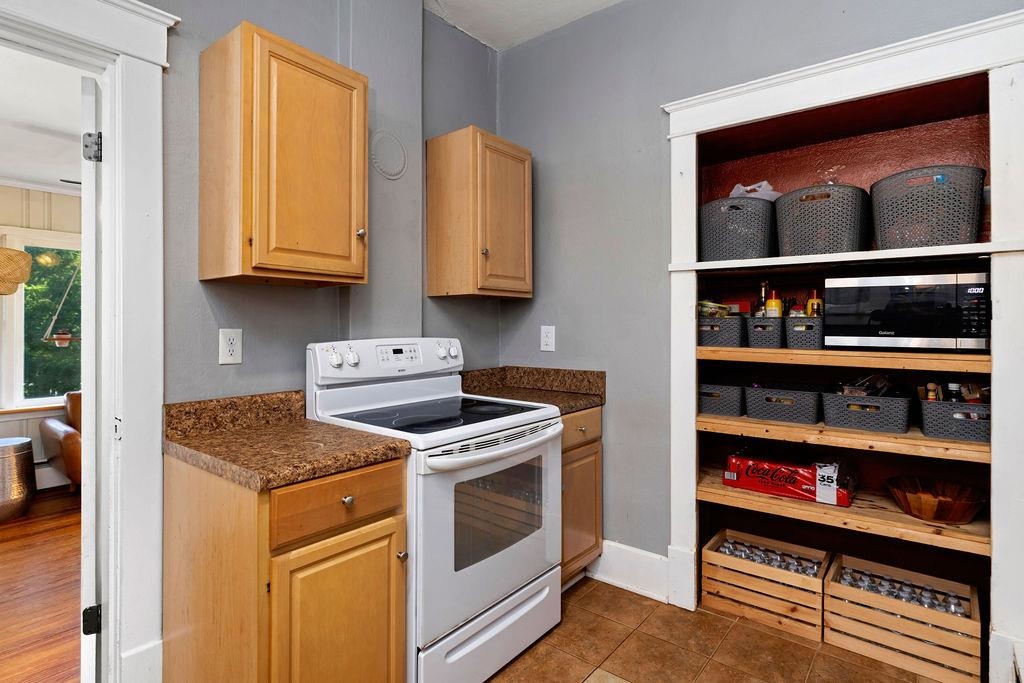 809 PARKVIEW AVE, STAUNTON, Virginia 24401, 3 Bedrooms Bedrooms, ,2 BathroomsBathrooms,Residential,809 PARKVIEW AVE,666790 MLS # 666790