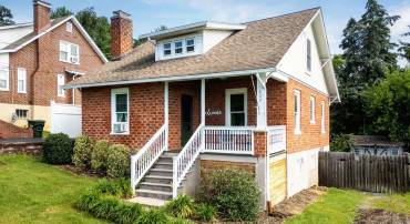 809 PARKVIEW AVE, STAUNTON, Virginia 24401, 3 Bedrooms Bedrooms, ,2 BathroomsBathrooms,Residential,809 PARKVIEW AVE,666790 MLS # 666790