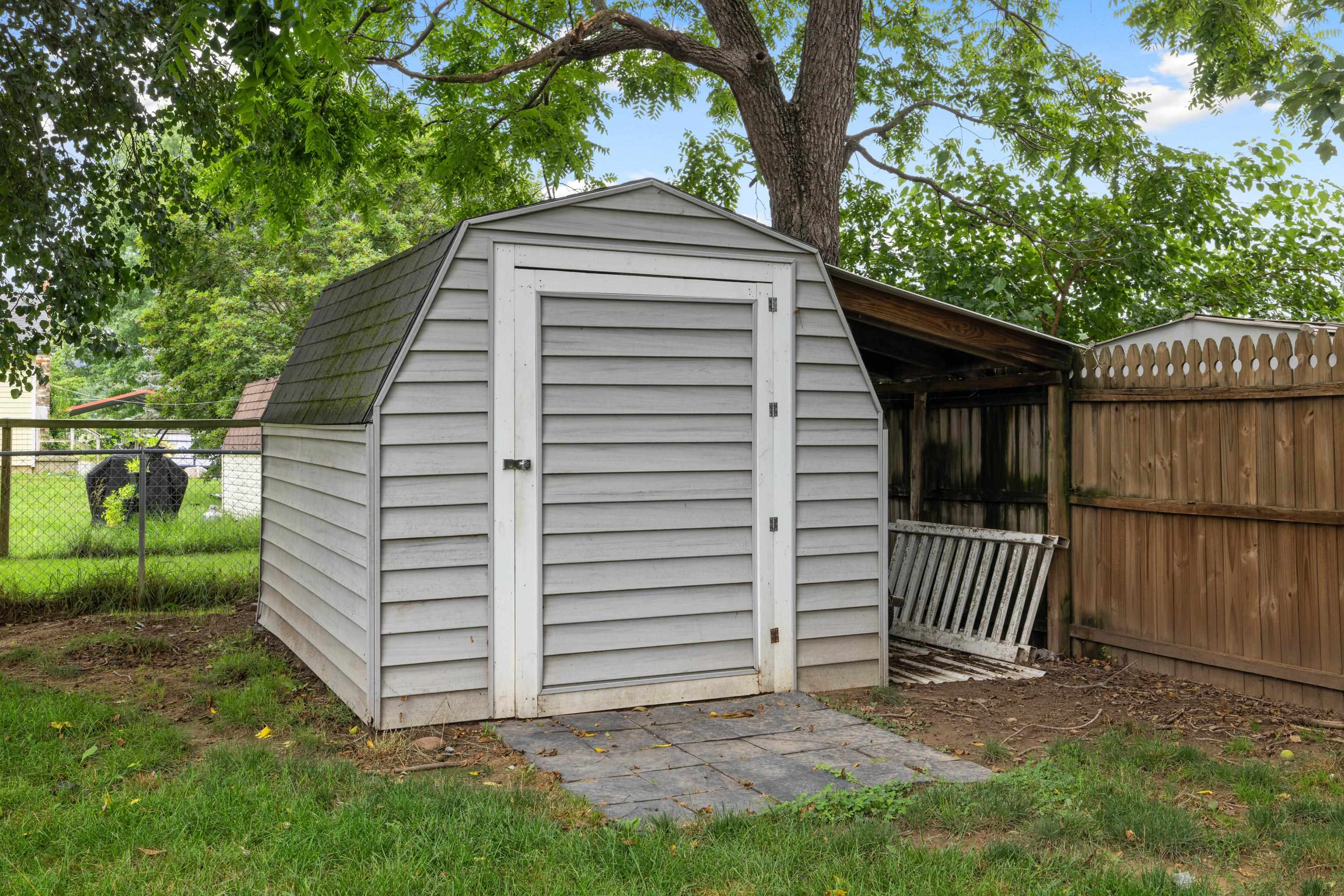 603 13TH ST, GROTTOES, Virginia 24441, 3 Bedrooms Bedrooms, ,2 BathroomsBathrooms,Residential,603 13TH ST,666801 MLS # 666801