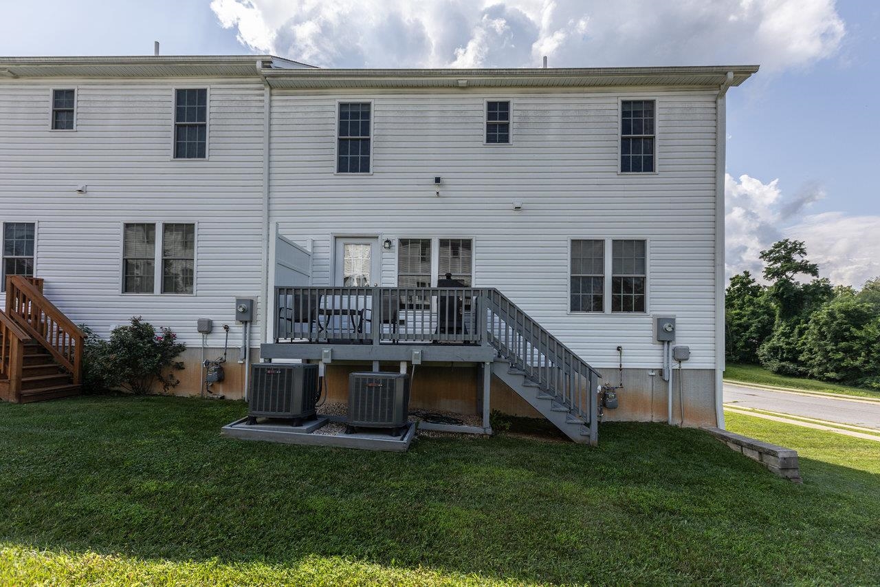 11 COLLINSWOOD WAY, STAUNTON, Virginia 24401, 3 Bedrooms Bedrooms, ,3 BathroomsBathrooms,Residential,11 COLLINSWOOD WAY,666807 MLS # 666807