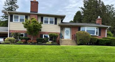 912 FAIRWAY DR NE, VIENNA, Virginia 22180, 4 Bedrooms Bedrooms, ,3 BathroomsBathrooms,Residential,For sale,912 FAIRWAY DR NE,VAFX2242580 MLS # VAFX2242580