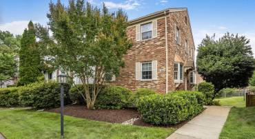 10419 COURTHOUSE DR, FAIRFAX, Virginia 22030, 4 Bedrooms Bedrooms, ,3 BathroomsBathrooms,Residential,For sale,10419 COURTHOUSE DR,VAFC2006378 MLS # VAFC2006378