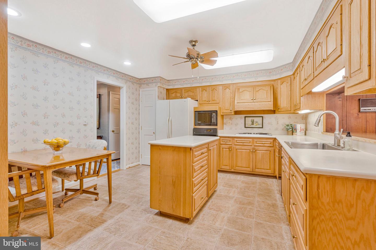 1441 COLLEEN LN, MCLEAN, Virginia 22101, 4 Bedrooms Bedrooms, ,3 BathroomsBathrooms,Residential,For sale,1441 COLLEEN LN,VAFX2246206 MLS # VAFX2246206
