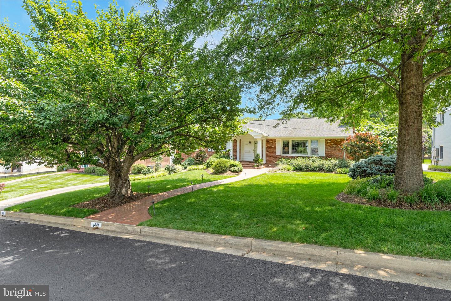 1441 COLLEEN LN, MCLEAN, Virginia 22101, 4 Bedrooms Bedrooms, ,3 BathroomsBathrooms,Residential,For sale,1441 COLLEEN LN,VAFX2246206 MLS # VAFX2246206