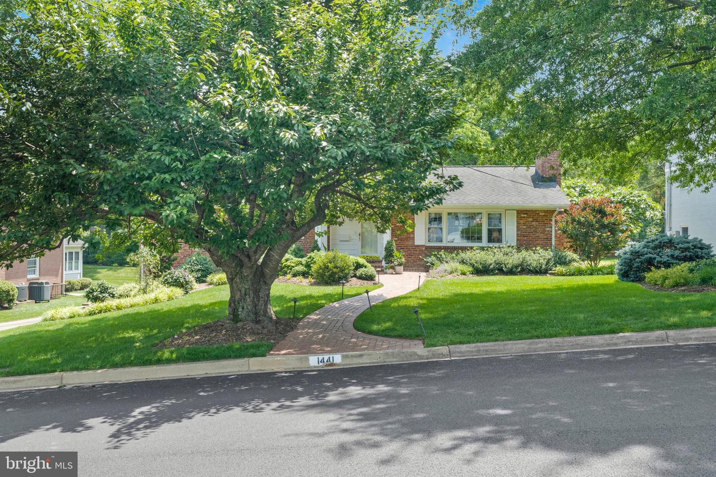 1441 COLLEEN LN, MCLEAN, Virginia 22101, 4 Bedrooms Bedrooms, ,3 BathroomsBathrooms,Residential,For sale,1441 COLLEEN LN,VAFX2246206 MLS # VAFX2246206
