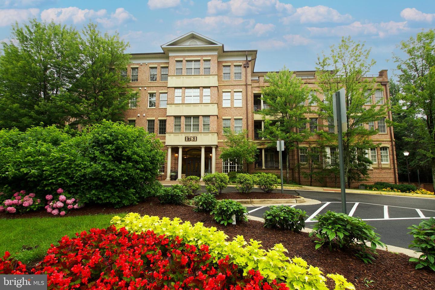 1781 CHAIN BRIDGE RD #302, MCLEAN, Virginia 22102, 2 Bedrooms Bedrooms, ,2 BathroomsBathrooms,Residential,For sale,1781 CHAIN BRIDGE RD #302,VAFX2247406 MLS # VAFX2247406