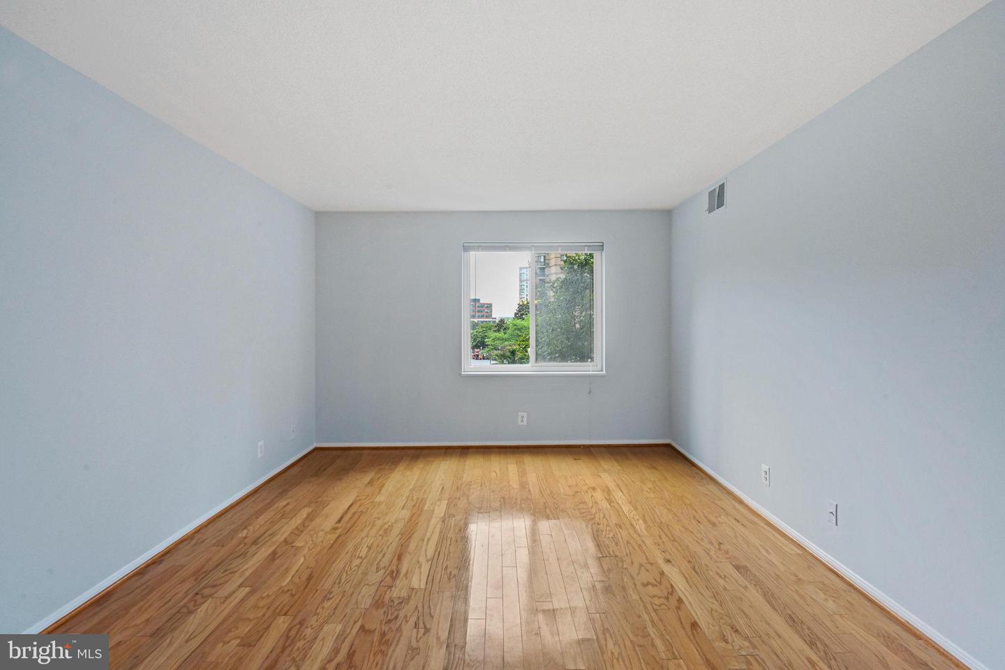 8350 GREENSBORO DR #203, MCLEAN, Virginia 22102, 2 Bedrooms Bedrooms, ,2 BathroomsBathrooms,Residential,For sale,8350 GREENSBORO DR #203,VAFX2248820 MLS # VAFX2248820