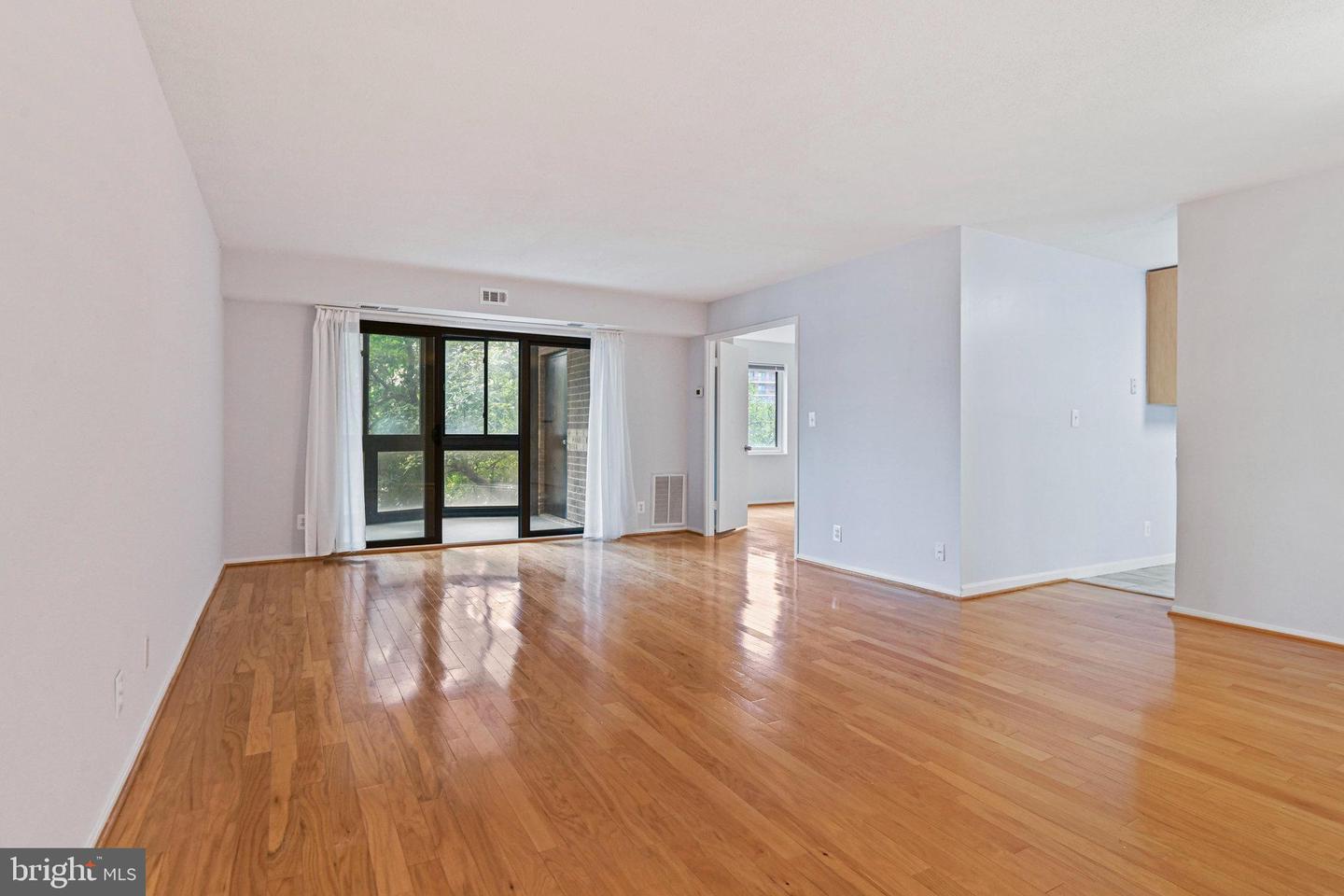 8350 GREENSBORO DR #203, MCLEAN, Virginia 22102, 2 Bedrooms Bedrooms, ,2 BathroomsBathrooms,Residential,For sale,8350 GREENSBORO DR #203,VAFX2248820 MLS # VAFX2248820