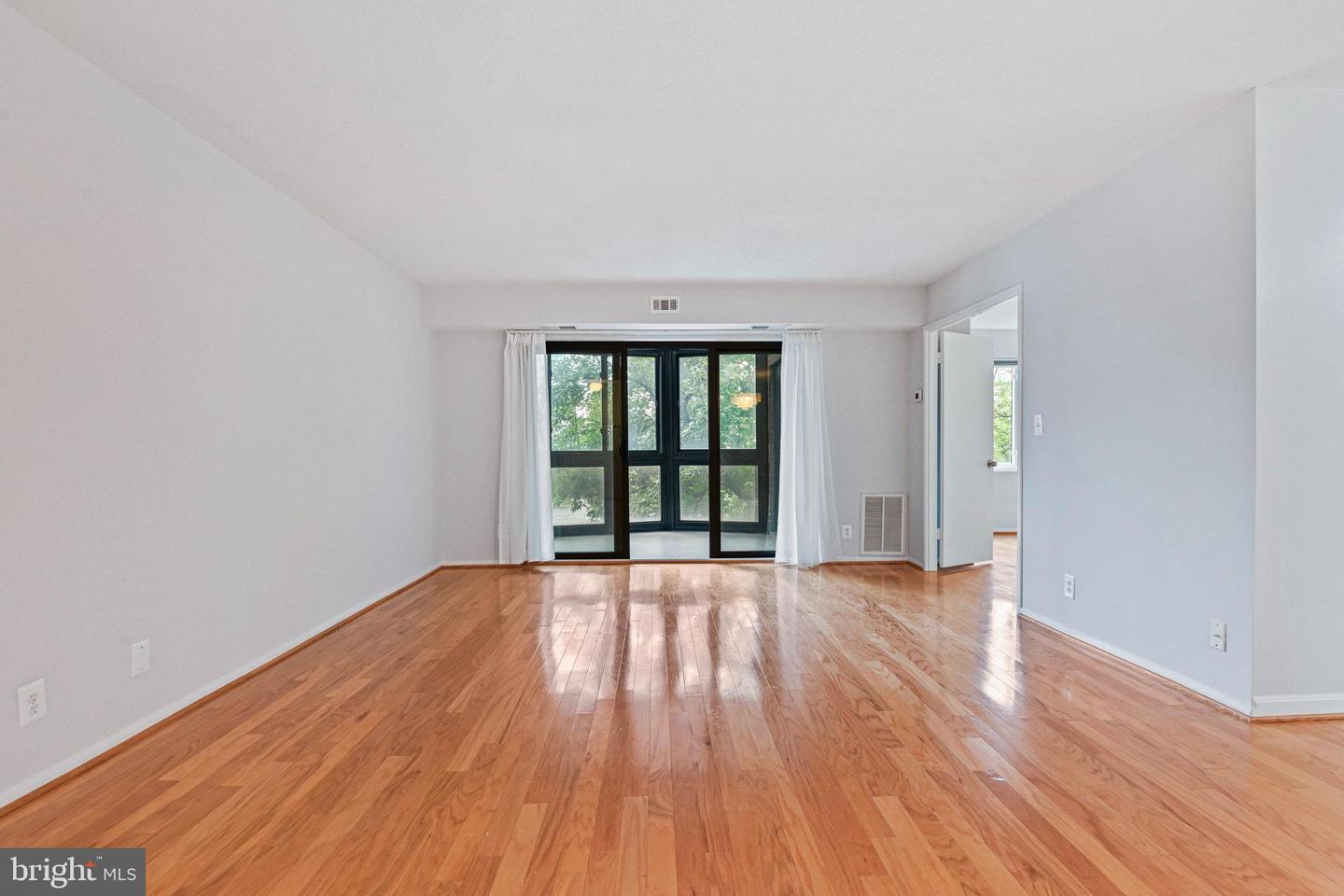 8350 GREENSBORO DR #203, MCLEAN, Virginia 22102, 2 Bedrooms Bedrooms, ,2 BathroomsBathrooms,Residential,For sale,8350 GREENSBORO DR #203,VAFX2248820 MLS # VAFX2248820