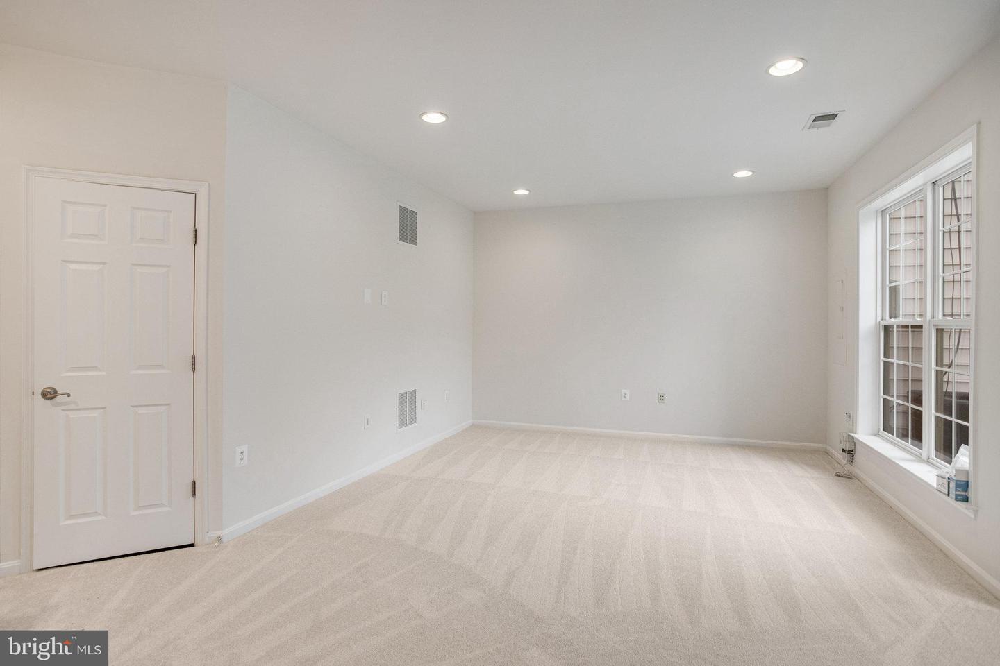 16349 FLOTSAM LN, WOODBRIDGE, Virginia 22191, 3 Bedrooms Bedrooms, ,3 BathroomsBathrooms,Residential,For sale,16349 FLOTSAM LN,VAPW2097394 MLS # VAPW2097394