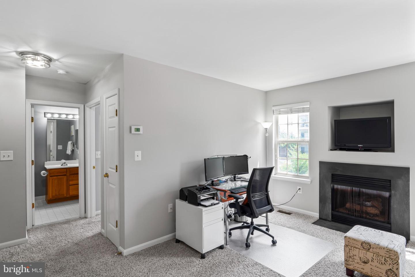 46357 PRYOR SQ, STERLING, Virginia 20165, 2 Bedrooms Bedrooms, 2 Rooms Rooms,2 BathroomsBathrooms,Residential,For sale,46357 PRYOR SQ,VALO2100058 MLS # VALO2100058