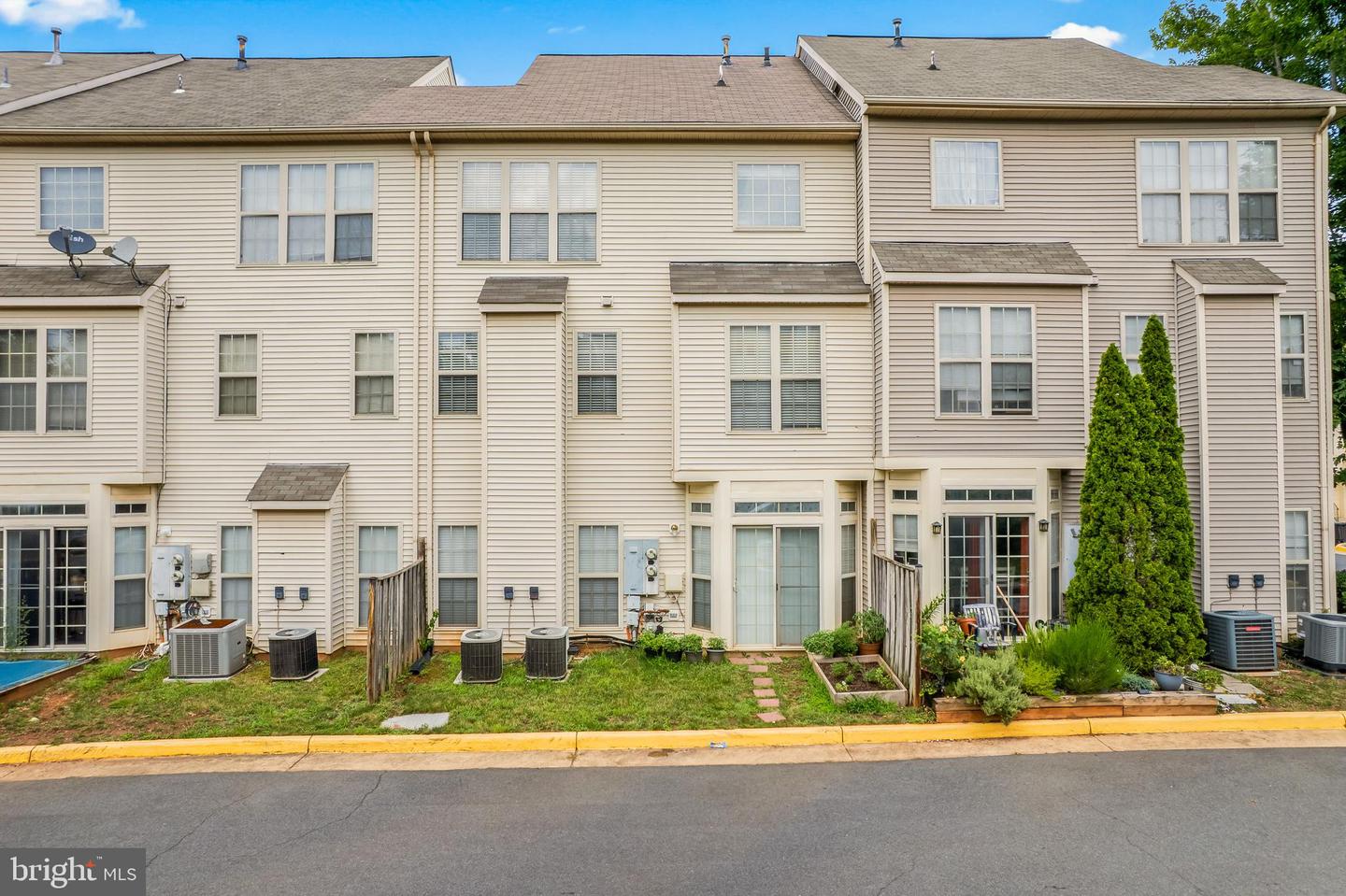 46357 PRYOR SQ, STERLING, Virginia 20165, 2 Bedrooms Bedrooms, 2 Rooms Rooms,2 BathroomsBathrooms,Residential,For sale,46357 PRYOR SQ,VALO2100058 MLS # VALO2100058