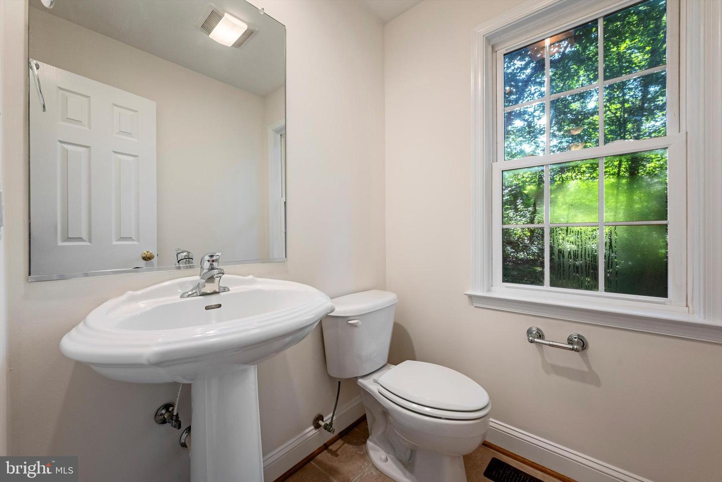 175 EASY HOLLOW RD, FRONT ROYAL, Virginia 22630, 3 Bedrooms Bedrooms, ,2 BathroomsBathrooms,Residential,For sale,175 EASY HOLLOW RD,VAWR2011534 MLS # VAWR2011534