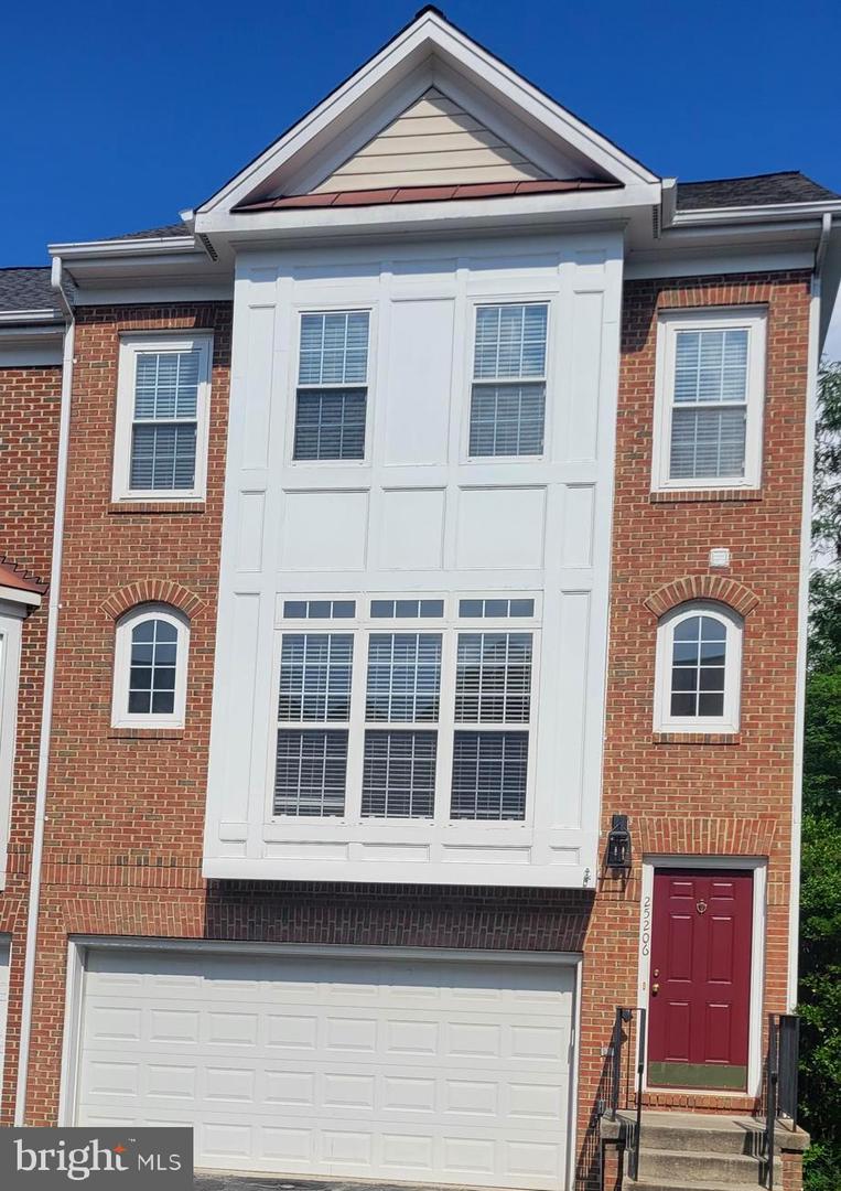 25206 DUNVEGAN SQ, CHANTILLY, Virginia 20152, 3 Bedrooms Bedrooms, ,2 BathroomsBathrooms,Residential,For sale,25206 DUNVEGAN SQ,VALO2100224 MLS # VALO2100224