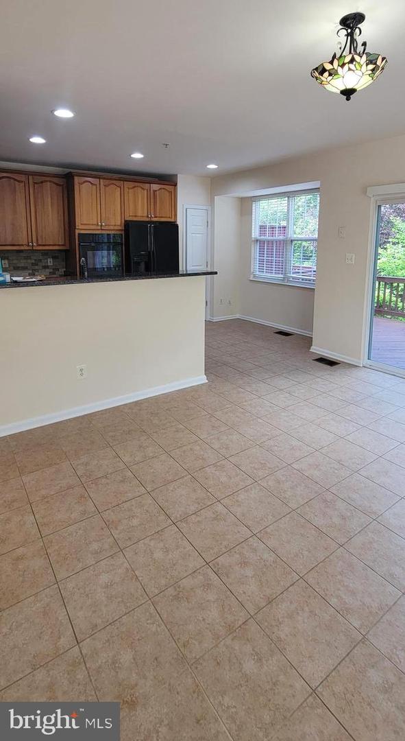 25206 DUNVEGAN SQ, CHANTILLY, Virginia 20152, 3 Bedrooms Bedrooms, ,2 BathroomsBathrooms,Residential,For sale,25206 DUNVEGAN SQ,VALO2100224 MLS # VALO2100224