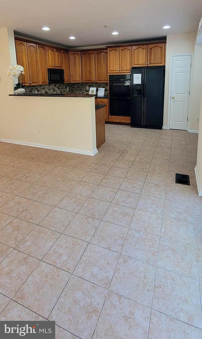25206 DUNVEGAN SQ, CHANTILLY, Virginia 20152, 3 Bedrooms Bedrooms, ,2 BathroomsBathrooms,Residential,For sale,25206 DUNVEGAN SQ,VALO2100224 MLS # VALO2100224