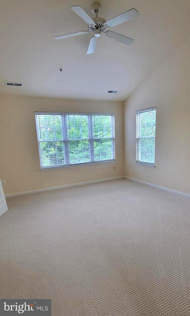 25206 DUNVEGAN SQ, CHANTILLY, Virginia 20152, 3 Bedrooms Bedrooms, ,2 BathroomsBathrooms,Residential,For sale,25206 DUNVEGAN SQ,VALO2100224 MLS # VALO2100224