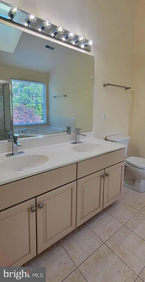 25206 DUNVEGAN SQ, CHANTILLY, Virginia 20152, 3 Bedrooms Bedrooms, ,2 BathroomsBathrooms,Residential,For sale,25206 DUNVEGAN SQ,VALO2100224 MLS # VALO2100224