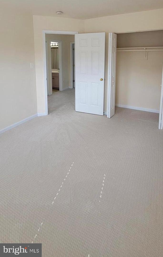 25206 DUNVEGAN SQ, CHANTILLY, Virginia 20152, 3 Bedrooms Bedrooms, ,2 BathroomsBathrooms,Residential,For sale,25206 DUNVEGAN SQ,VALO2100224 MLS # VALO2100224