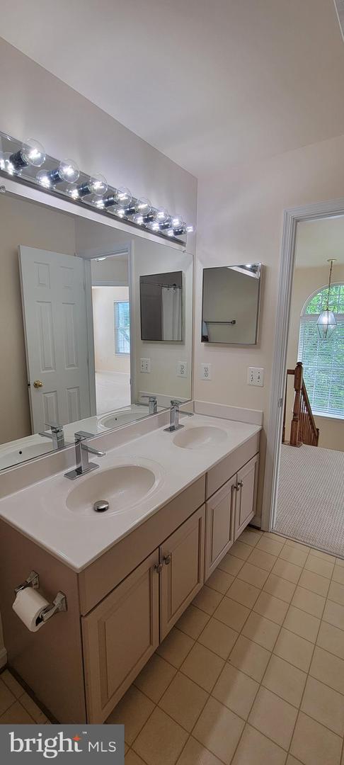 25206 DUNVEGAN SQ, CHANTILLY, Virginia 20152, 3 Bedrooms Bedrooms, ,2 BathroomsBathrooms,Residential,For sale,25206 DUNVEGAN SQ,VALO2100224 MLS # VALO2100224
