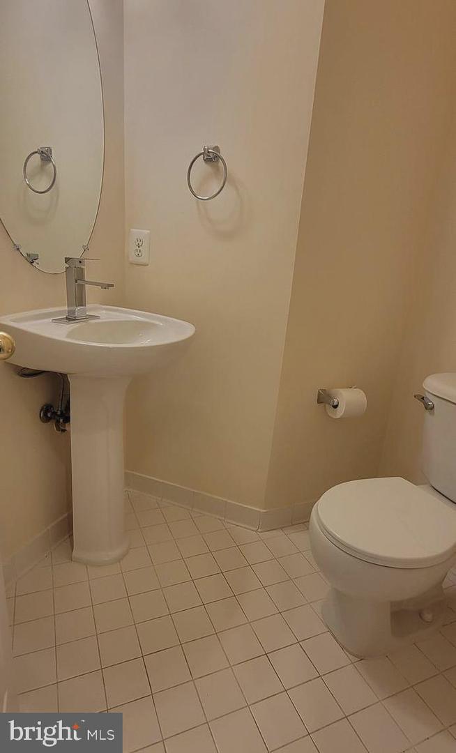 25206 DUNVEGAN SQ, CHANTILLY, Virginia 20152, 3 Bedrooms Bedrooms, ,2 BathroomsBathrooms,Residential,For sale,25206 DUNVEGAN SQ,VALO2100224 MLS # VALO2100224