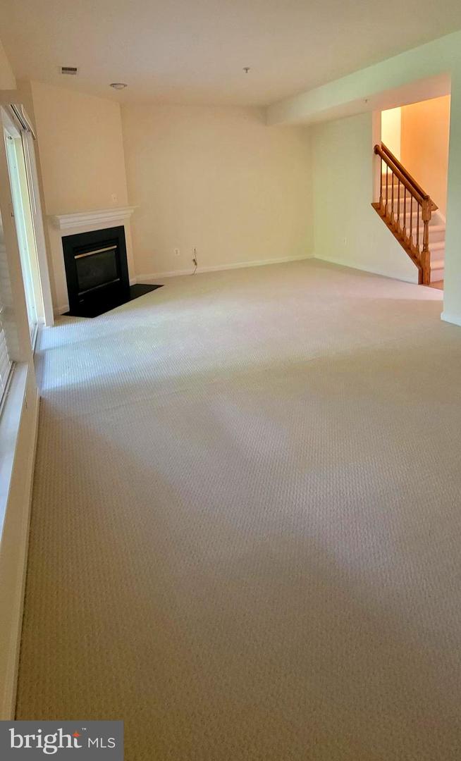 25206 DUNVEGAN SQ, CHANTILLY, Virginia 20152, 3 Bedrooms Bedrooms, ,2 BathroomsBathrooms,Residential,For sale,25206 DUNVEGAN SQ,VALO2100224 MLS # VALO2100224