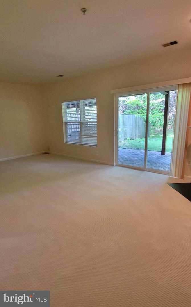 25206 DUNVEGAN SQ, CHANTILLY, Virginia 20152, 3 Bedrooms Bedrooms, ,2 BathroomsBathrooms,Residential,For sale,25206 DUNVEGAN SQ,VALO2100224 MLS # VALO2100224