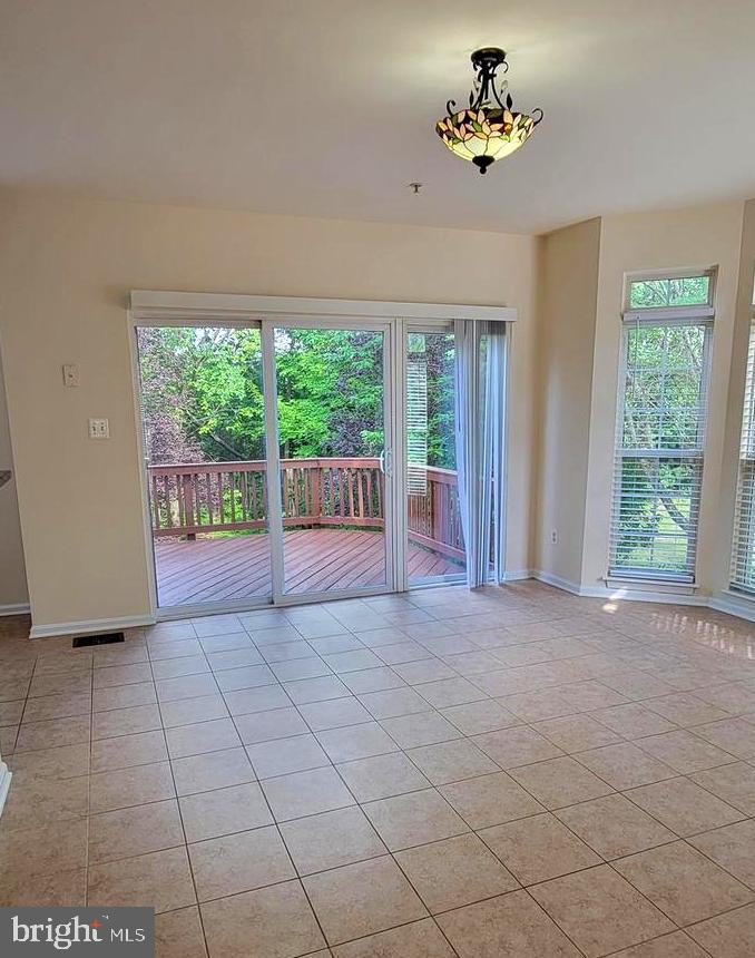 25206 DUNVEGAN SQ, CHANTILLY, Virginia 20152, 3 Bedrooms Bedrooms, ,2 BathroomsBathrooms,Residential,For sale,25206 DUNVEGAN SQ,VALO2100224 MLS # VALO2100224