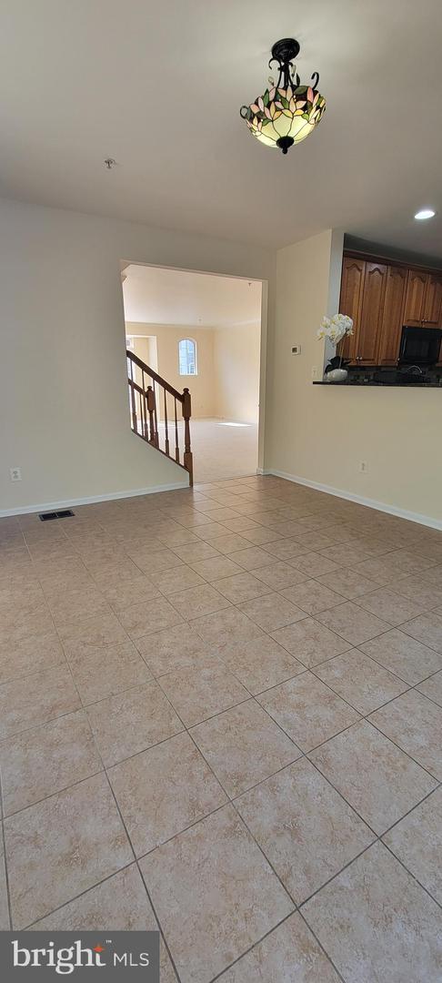 25206 DUNVEGAN SQ, CHANTILLY, Virginia 20152, 3 Bedrooms Bedrooms, ,2 BathroomsBathrooms,Residential,For sale,25206 DUNVEGAN SQ,VALO2100224 MLS # VALO2100224