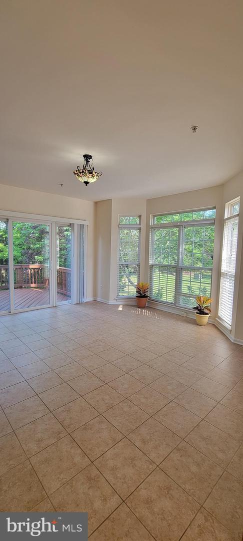 25206 DUNVEGAN SQ, CHANTILLY, Virginia 20152, 3 Bedrooms Bedrooms, ,2 BathroomsBathrooms,Residential,For sale,25206 DUNVEGAN SQ,VALO2100224 MLS # VALO2100224