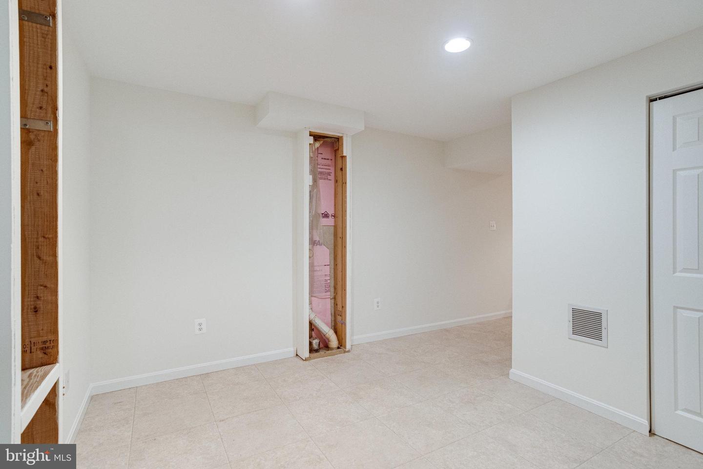 8325 LINDSIDE WAY, SPRINGFIELD, Virginia 22153, 4 Bedrooms Bedrooms, ,3 BathroomsBathrooms,Residential,For sale,8325 LINDSIDE WAY,VAFX2249484 MLS # VAFX2249484