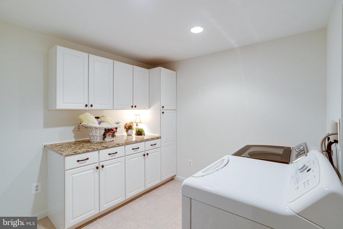 8325 LINDSIDE WAY, SPRINGFIELD, Virginia 22153, 4 Bedrooms Bedrooms, ,3 BathroomsBathrooms,Residential,For sale,8325 LINDSIDE WAY,VAFX2249484 MLS # VAFX2249484