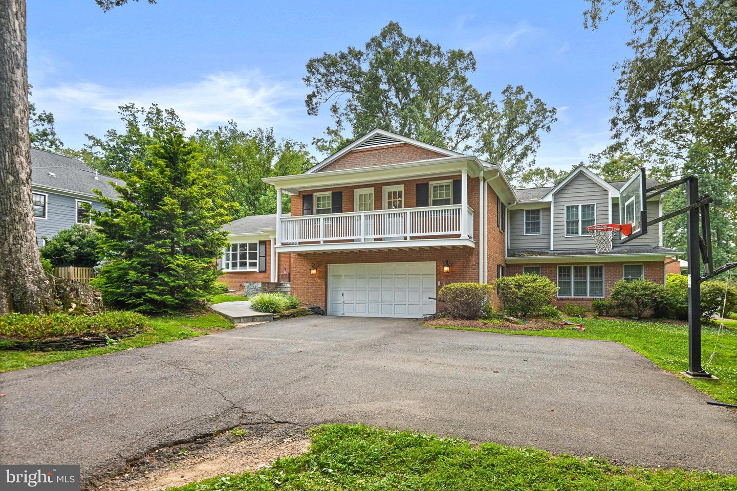 8633 JANET LN, VIENNA, Virginia 22180, 5 Bedrooms Bedrooms, ,5 BathroomsBathrooms,Residential,For sale,8633 JANET LN,VAFX2249122 MLS # VAFX2249122