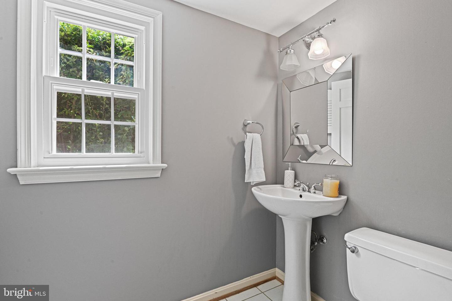 8633 JANET LN, VIENNA, Virginia 22180, 5 Bedrooms Bedrooms, ,5 BathroomsBathrooms,Residential,For sale,8633 JANET LN,VAFX2249122 MLS # VAFX2249122