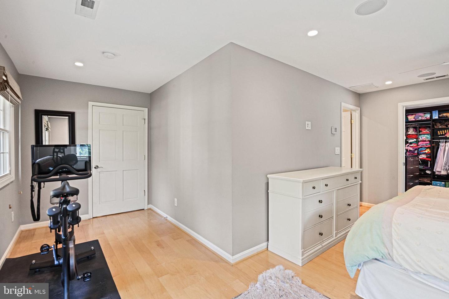 8633 JANET LN, VIENNA, Virginia 22180, 5 Bedrooms Bedrooms, ,5 BathroomsBathrooms,Residential,For sale,8633 JANET LN,VAFX2249122 MLS # VAFX2249122