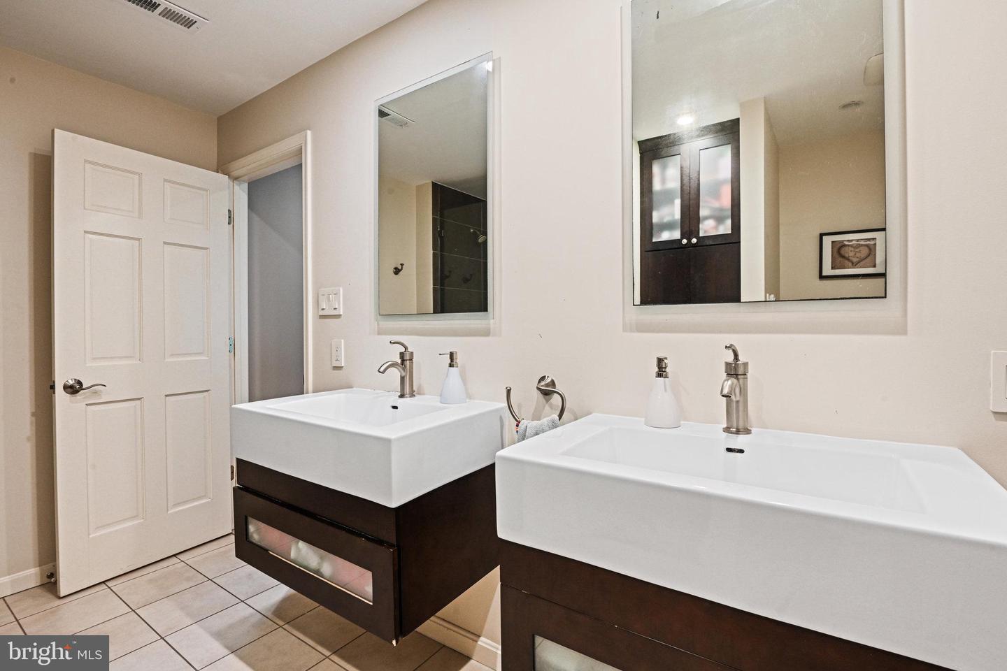 8633 JANET LN, VIENNA, Virginia 22180, 5 Bedrooms Bedrooms, ,5 BathroomsBathrooms,Residential,For sale,8633 JANET LN,VAFX2249122 MLS # VAFX2249122