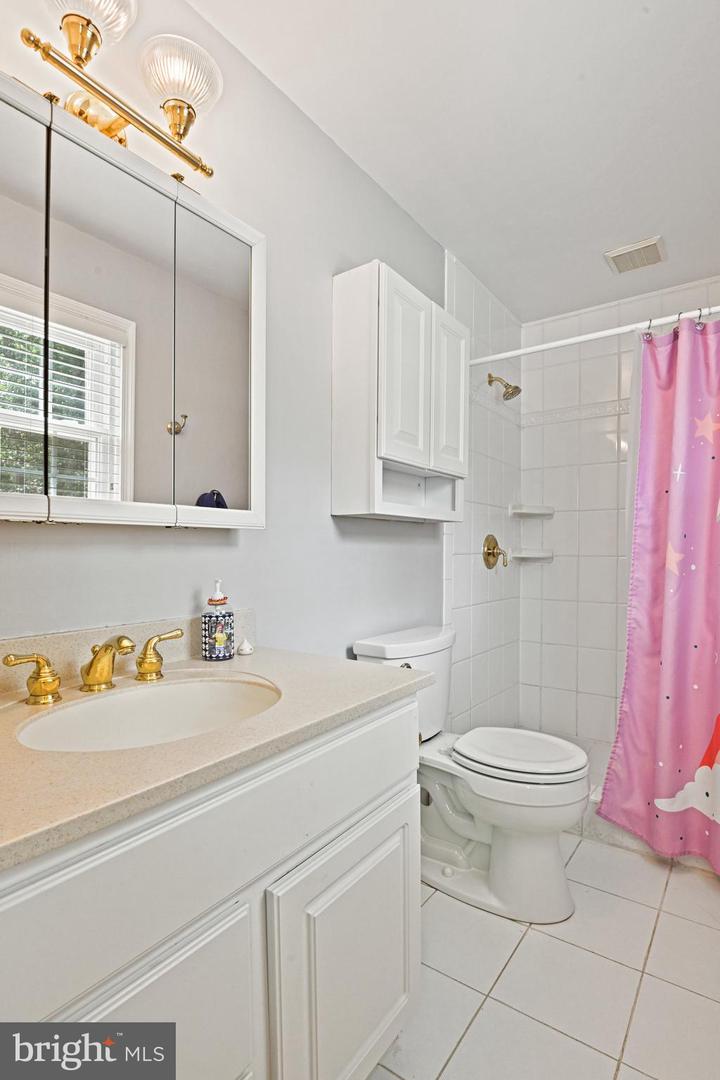 8633 JANET LN, VIENNA, Virginia 22180, 5 Bedrooms Bedrooms, ,5 BathroomsBathrooms,Residential,For sale,8633 JANET LN,VAFX2249122 MLS # VAFX2249122