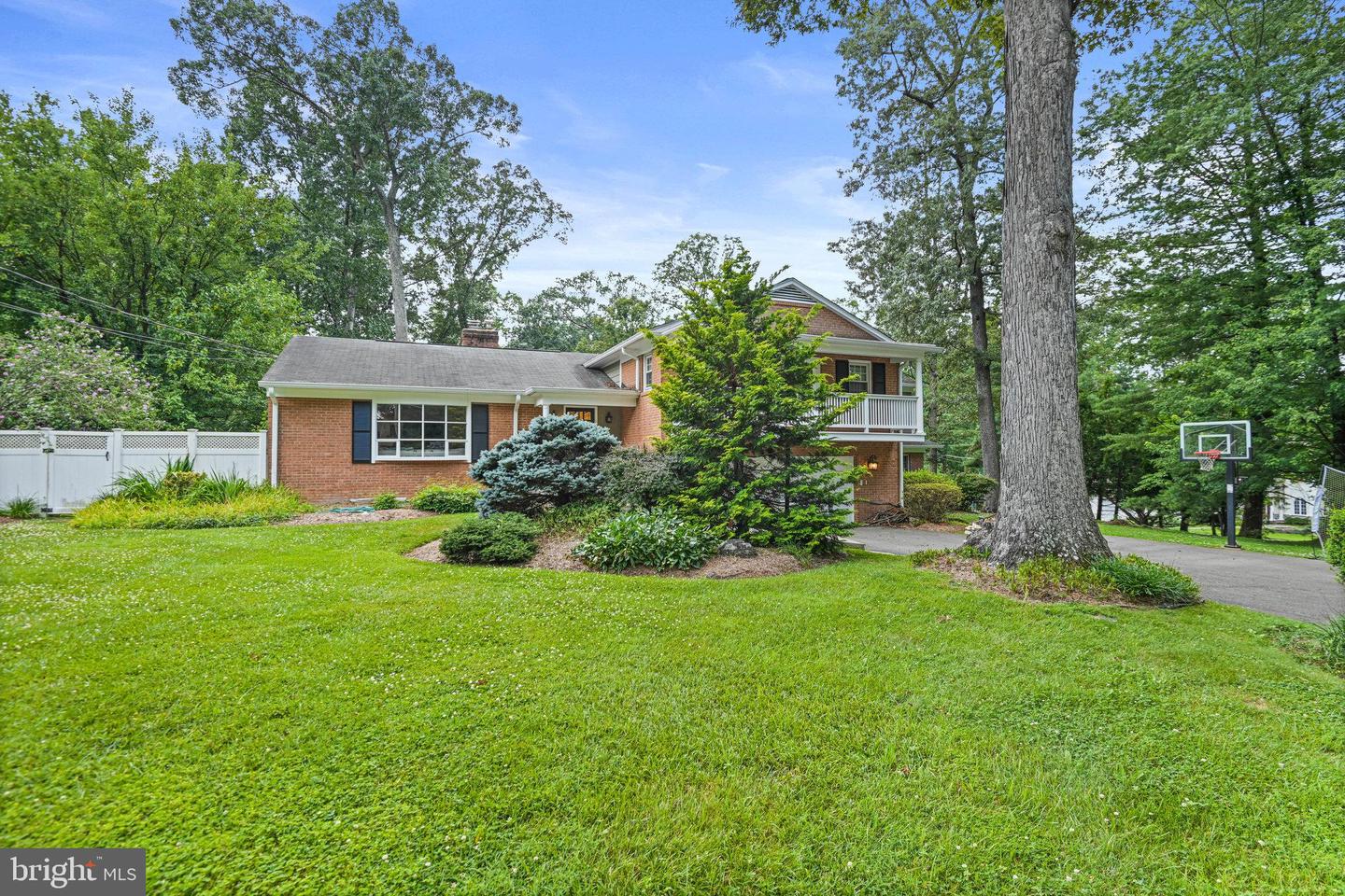 8633 JANET LN, VIENNA, Virginia 22180, 5 Bedrooms Bedrooms, ,5 BathroomsBathrooms,Residential,For sale,8633 JANET LN,VAFX2249122 MLS # VAFX2249122
